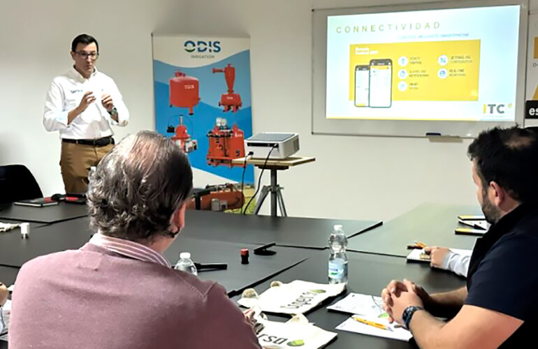 Formación técnica en riego agrícola · Componentes hidráulicos y de control en sistemas de riego: filtros, válvulas, controladores para limpieza de filtros, programadores, dosificación e instrumentación