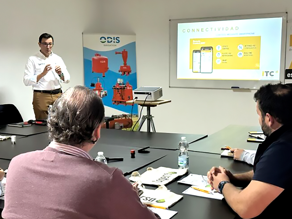 Formación técnica en riego agrícola · Componentes hidráulicos y de control en sistemas de riego: filtros, válvulas, controladores para limpieza de filtros, programadores, dosificación e instrumentación